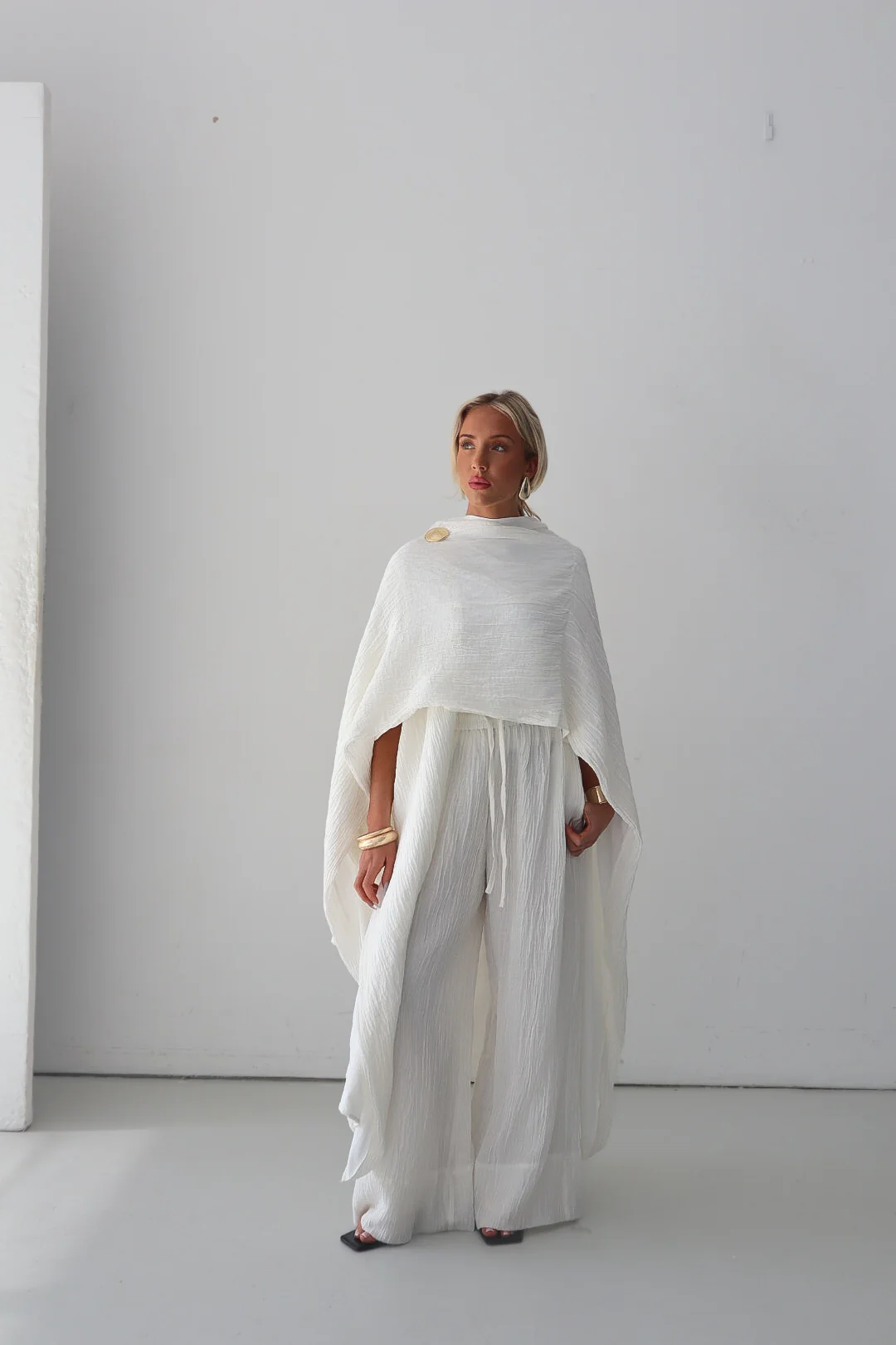 ILAYDA CAPE - PEARL - Image 7